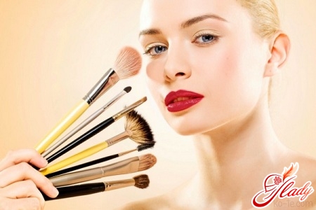 как научиться делать красивый макияж