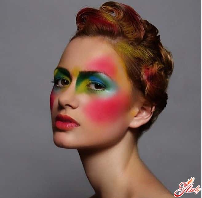 Образ американского художника по макияжу Roshar